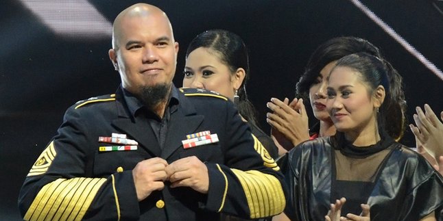 Bukan Mulan, Ahmad Dhani Malah Dibuat Galau Oleh 5 Wanita Ini