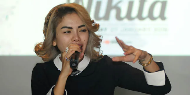 Bukan Samuel Rizal, Nikita Mirzani Ternyata Pacaran Sama Bule Bukan Samuel Rizal, Nikita Mirzani Ternyata Pacaran Sama Bule