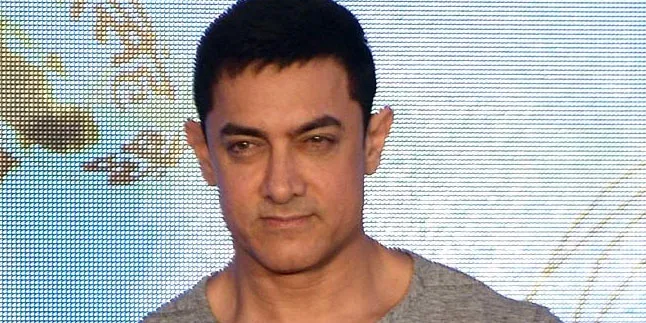 Bukan Sang Istri! Di Depan Umum Wanita Ini Cium Mesra Aamir Khan