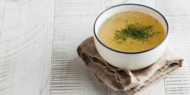 Not Just a Seasoning, These are 5 Benefits of Chicken Broth that are Good for Children