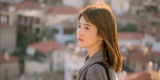 Bukan Song Joong Ki, Ini Aktor Favorit Song Hye Kyo di 'DOTS' Bukan Song Joong Ki, Ini Aktor Favorit Song Hye Kyo di 'DOTS'