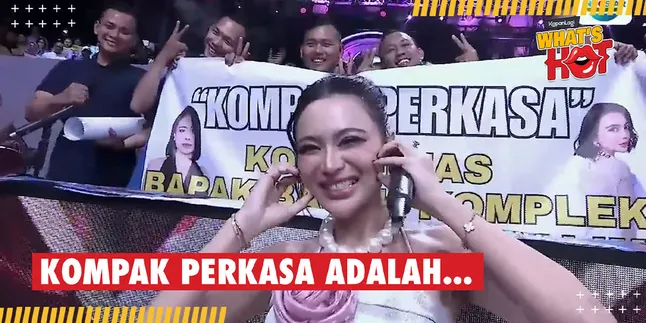 Not to Cheer the Contestants, These Dads from the Complex Attend D'Academy 7 to Watch Wika Salim!