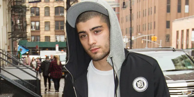 Bukti Cinta Gigi Hadid, Zayn Malik Tutupi Tato Perrie Edwards