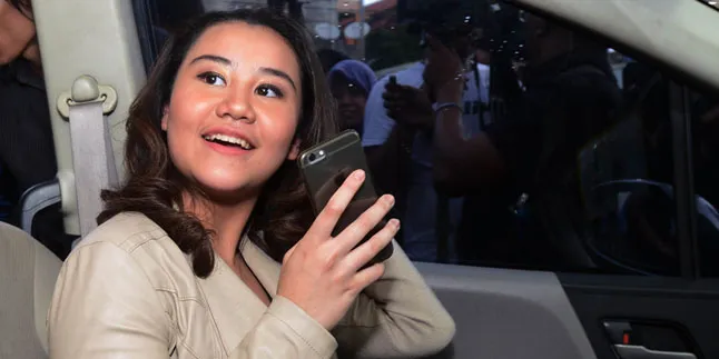 Bukti Support, Aaliyah Massaid Temani Pacar Balapan Mobil