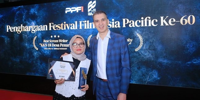 Prove the Quality! 'KKN DI DESA PENARI' Wins Best Screen Writer Award at Asia Pacific Film Festival