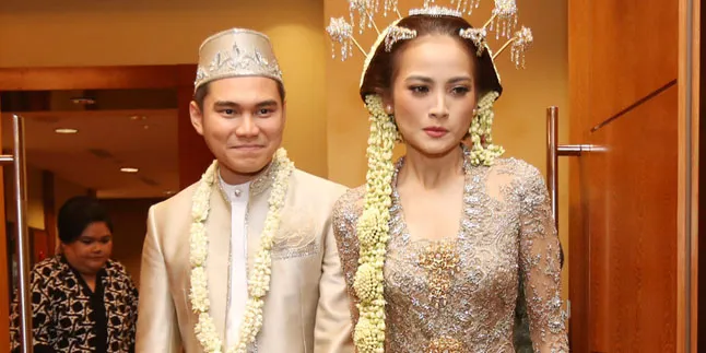 Bulan Madu Acha Septriasa - Vicky, Nonton Coldplay di Australia