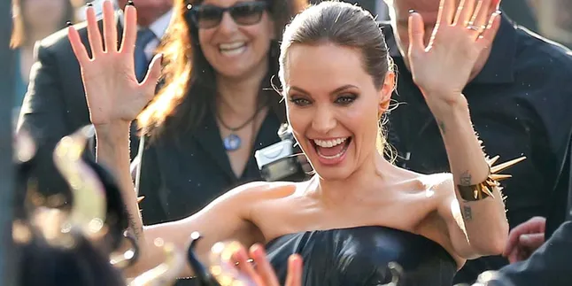 Bulan Madu, Angelina Jolie Disambut Bak Ratu
