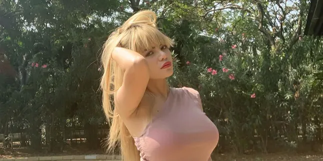 Bulan Ramadan dan Lebaran Telah Berlalu, Dinar Candy Kembali Lepas Hijab