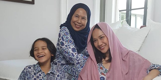 Bunga Citra Lestari Sends Flower Arrangement and Sweet Wishes on Her In-Laws' Wedding Anniversary