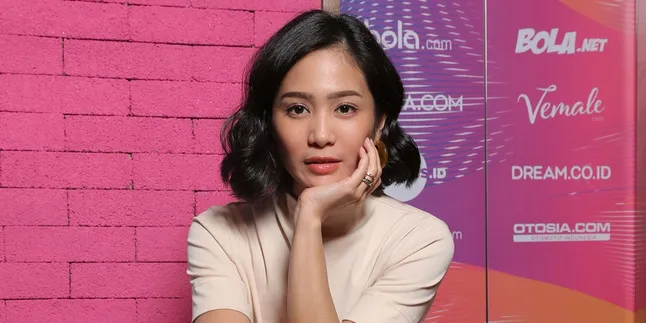 Bunga Zainal Ngamuk Gara-Gara Disinggung Soal Perbedaan Usianya Dengan Suami Bunga Zainal Ngamuk Gara-Gara Disinggung Soal Perbedaan Usianya Dengan Suami