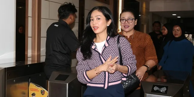 Bunga Zainal Pastikan Tidak Ada Peluang Damai dengan Tersangka Kasus Penipuan Rp 15 Miliar, Pelaku Kini Sudah Ditahan Bunga Zainal Pastikan Tidak Ada Peluang Damai dengan Tersangka Kasus Penipuan Rp 15 Miliar, Pelaku Kini Sudah Ditahan
