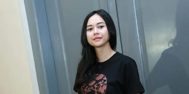 Bungkam Soal Status Hubungan, Aura Kasih Akui Dukung Glenn Fredly