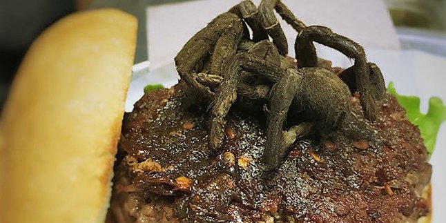 Burger Dengan Topping Tarantula Ini Cuma Buat Para Pemberani!