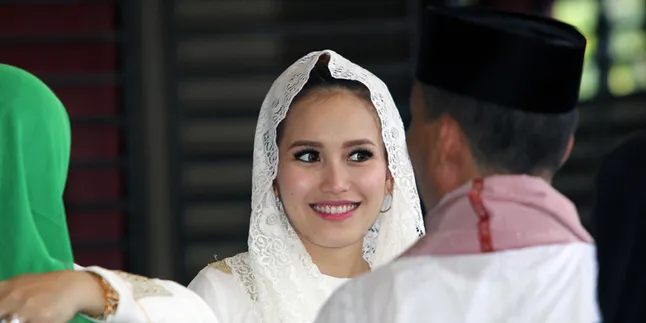 Busana Nuansa Lebaran Ayu, Ivan, dan Ruben