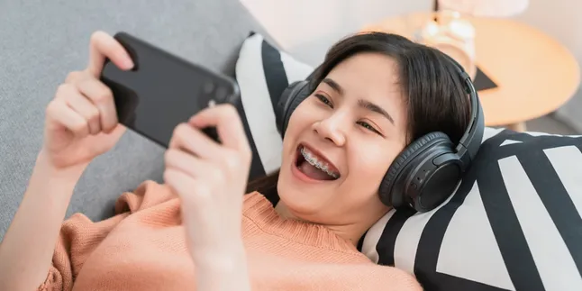 Bye Monday Blues! Nonstop Entertainment dari Rumah ala Netizen Zaman Now Dijamin Asyik Banget