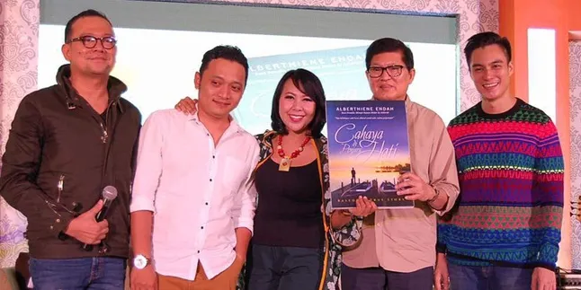 CAHAYA DI PENJURU HATI Disebut Akan Seperti HABIBIE & AINUN CAHAYA DI PENJURU HATI Disebut Akan Seperti HABIBIE & AINUN