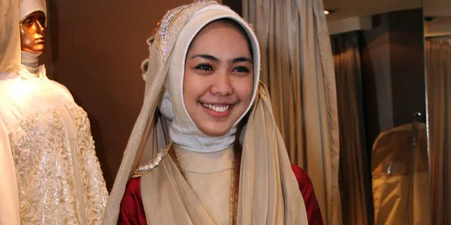 Calon Suami Tertarik Saat Lihat Akting Oki Setiana Dewi Calon Suami Tertarik Saat Lihat Akting Oki Setiana Dewi