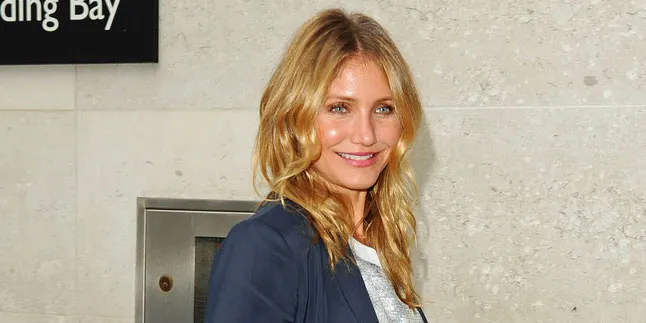 Cameron Diaz Tertangkap Kamera di Depan Klinik Operasi Plastik