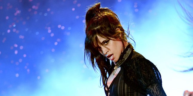 Camila Cabello Alami Dehidrasi dan Batalkan Penampilan di Tour Taylor Swift