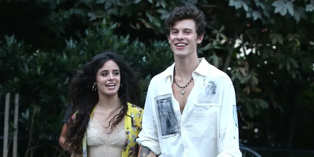 Camila Cabello dan Shawn Mendes Pamer Ciuman ala Ikan, Konfirmasi Pacaran?