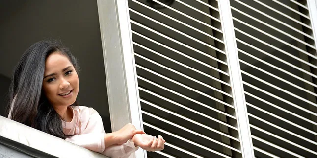 Cantik Berbalut Peach, Tiru Gaya Gita Gutawa Cantik Berbalut Peach, Tiru Gaya Gita Gutawa