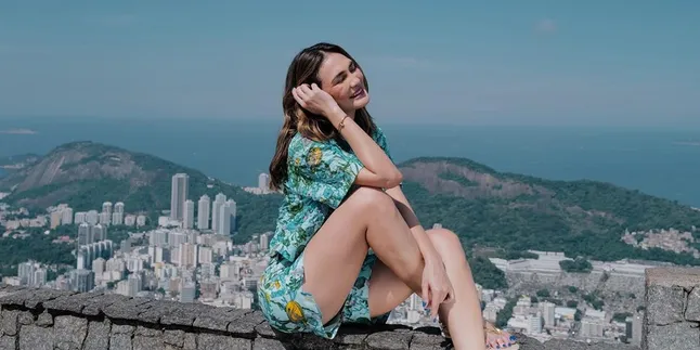 Cantik Berbunga-Bunga! Ditanya Kabar Berpacaran dengan Maxime Bouttier, Luna Maya Meminta Didoakan Cantik Berbunga-Bunga! Ditanya Kabar Berpacaran dengan Maxime Bouttier, Luna Maya Meminta Didoakan