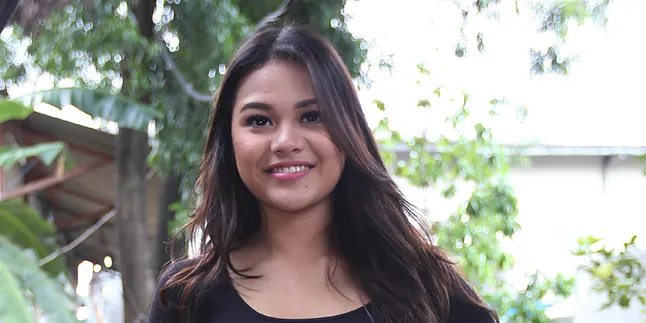 Cantik! Inilah Senyum Aurel Yang Takkan Bisa Kalian Lupakan Cantik! Inilah Senyum Aurel Yang Takkan Bisa Kalian Lupakan