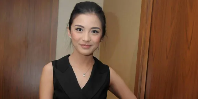 Cantik Kenakan Gaun Pengantin & Bunga, Chelsea Olivia Siap Nikah!