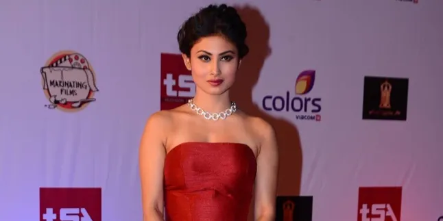 Cantik Maksimal, Mouni Roy Bak Putri Jasmine di Dunia Nyata Cantik Maksimal, Mouni Roy Bak Putri Jasmine di Dunia Nyata