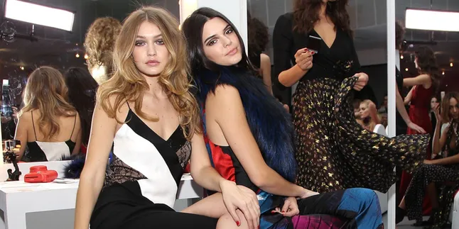 Cantik, Saat Kendall Jenner - Gigi Hadid 'Tukar' Warna Rambut