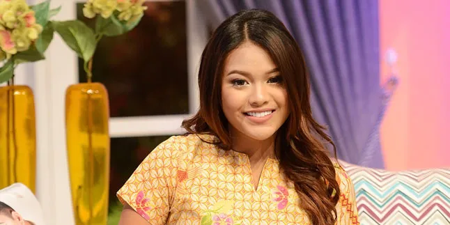 Cantik Sosialita, Aurel Ternyata Suka Makan di Pinggir Jalan