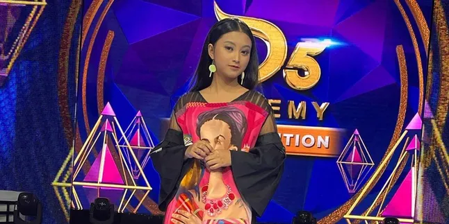 Cantika Davinca 'Murid' Denny Caknan Tersenggol di Konser Fifty Fifty Grup 9 D'Academy 5 Cantika Davinca 'Murid' Denny Caknan Tersenggol di Konser Fifty Fifty Grup 9 D'Academy 5