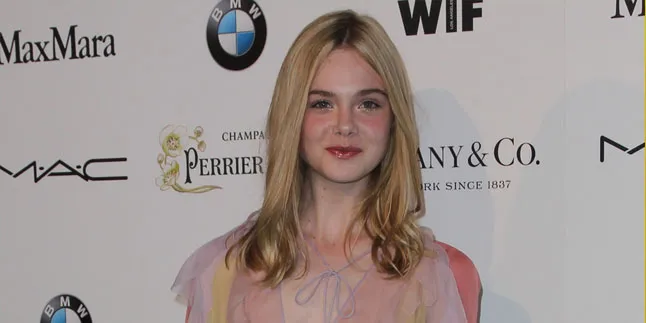 Imutnya Elle Fanning Saat Praktekkan Pemotretan Cantik Imutnya Elle Fanning Saat Praktekkan Pemotretan Cantik