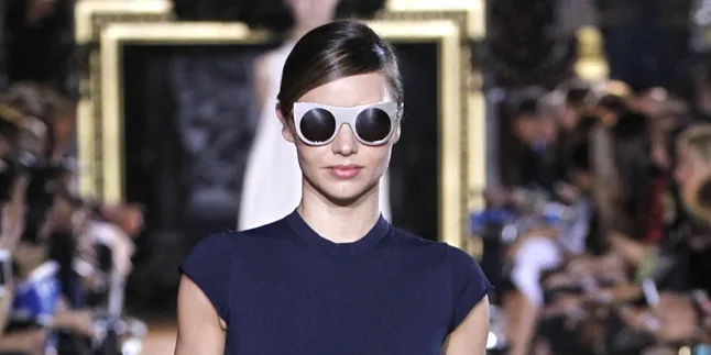 Cantiknya Miranda Kerr Dengan Kalung Rp 36 Miliar