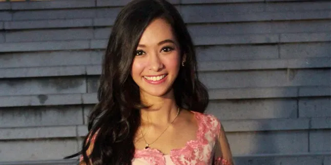 Cantiknya Poppy Bunga Saat Gelar Pesta Pertunangan