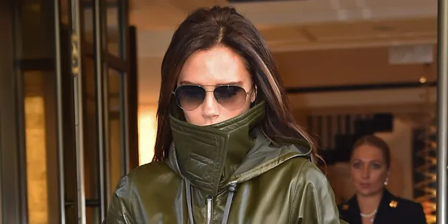 Cantiknya Victoria Beckham Saat Tersenyum Seperti Ini
