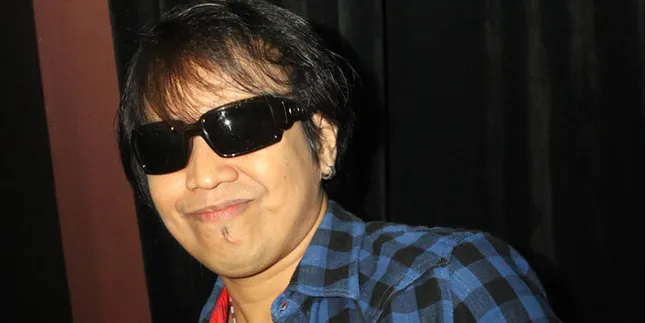 Capek Usai Manggung, Ian Kasela Nonton Konser GNR