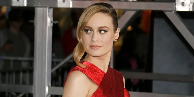 Captain Marvel Kenakan 6 Infinity Stones Saat Hadiri Premiere 'AVENGERS: ENDGAME' Captain Marvel Kenakan 6 Infinity Stones Saat Hadiri Premiere 'AVENGERS: ENDGAME'