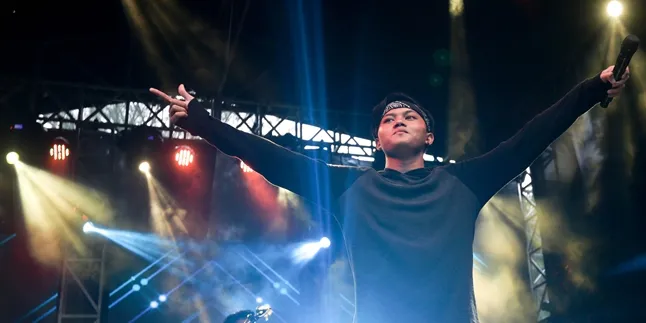 Caption Foto Instagram Mendadak Puitis, Ini Alasan Rizky Febian Caption Foto Instagram Mendadak Puitis, Ini Alasan Rizky Febian