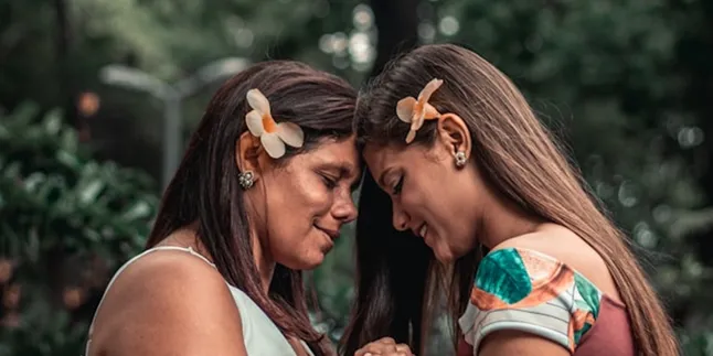 Caption Tentang Ibu: Ungkapan Cinta dan Penghargaan untuk Sosok Terhebat