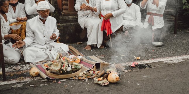 10 Cara Buang Sial Menurut Primbon Jawa Paling Ampuh, Bisa Dicoba!