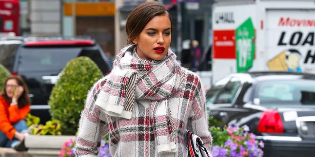 Cara Cerdas & Stylish Irina Shayk Untuk Sembunyikan Perutnya Cara Cerdas & Stylish Irina Shayk Untuk Sembunyikan Perutnya