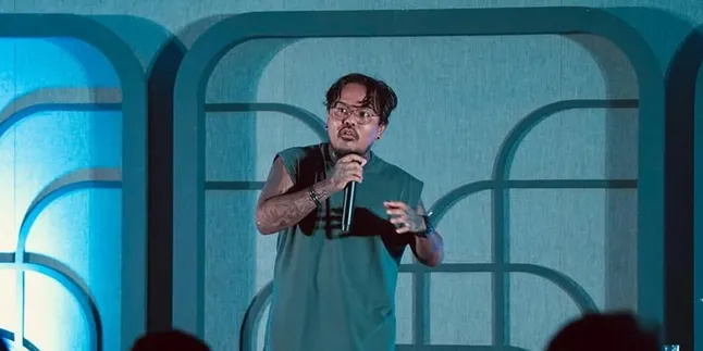 Cara Coki Pardede Luapkan Emosi, Coba Wahana ‘Rumah Bahaya Menganggur’