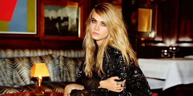 Cara Delevingne Nongkrong Bareng Fans Spesial, Siapa?
