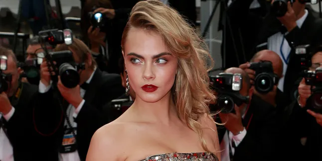 Cara Delevingne Tertangkap Tanpa Busana di Pantai Bali Cara Delevingne Tertangkap Tanpa Busana di Pantai Bali