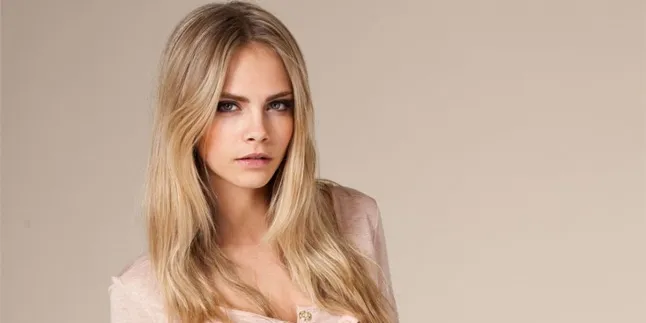 Cara Delevingne Umbar Kemesraan Dengan Sesama Wanita Cara Delevingne Umbar Kemesraan Dengan Sesama Wanita