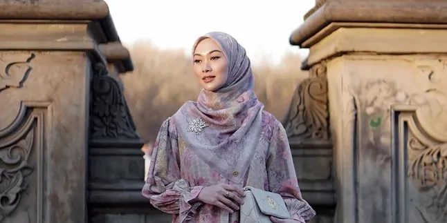 Cara Desainer Indah Nada Puspita Semakin Dekat dengan Pecinta Koleksinya