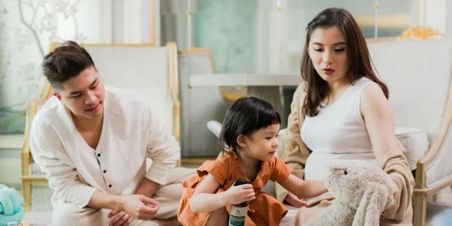 Cara Glenn Alinskie dan Chelsea Olivia Lindungi Keluarga dari Bakteri dan Virus di Dalam Rumah