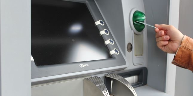 How to Insert an ATM Card Correctly, Know the Signs and Ways to Fix It if Damaged