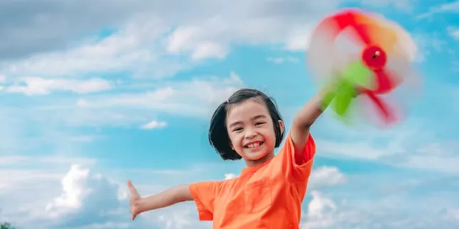 Cara Membangun Masa Kecil yang Bahagia, Hal yang Lebih Penting dari Anak Harus Berprestasi Sejak Dini
